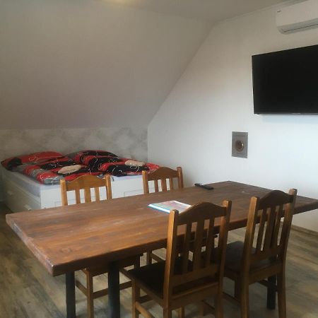 Ubytovani Pod Mezu Hlohovec Bagian luar foto