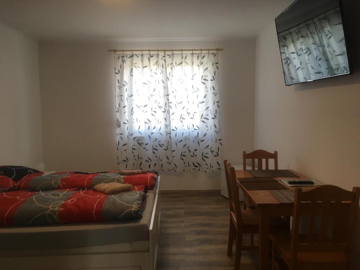 Ubytovani Pod Mezu Hlohovec Bagian luar foto