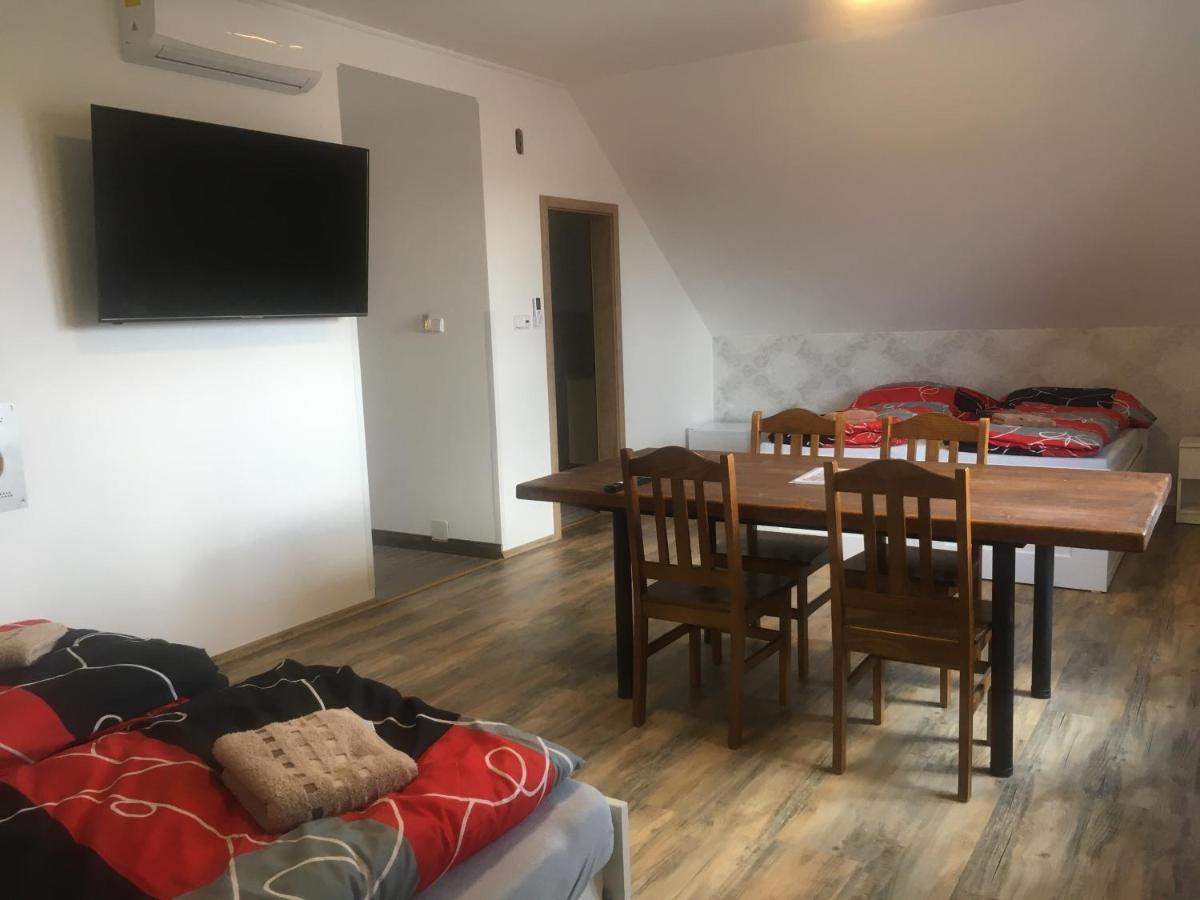 Ubytovani Pod Mezu Hlohovec Bagian luar foto